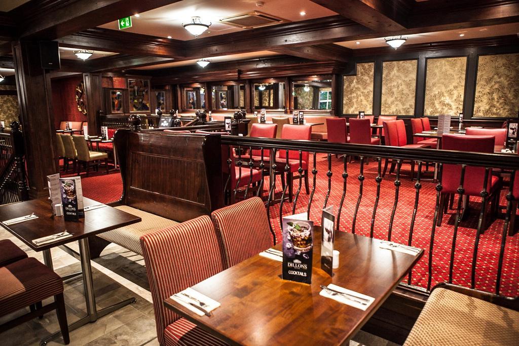Dillon'S Hotel Летеркени Екстериор снимка