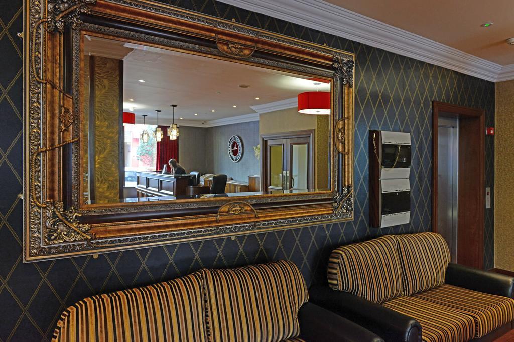 Dillon'S Hotel Летеркени Екстериор снимка